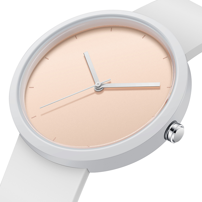Montre femme minimaliste, fond cadran nude, bracelet en silicone blanc._1