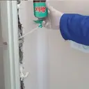Mousse expansive polyuréthane AKFIX 805 – Colmatage et isolation portes & fenêtres, étanche, 340 g