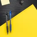 Stylo bleu à bille Pilote G-2