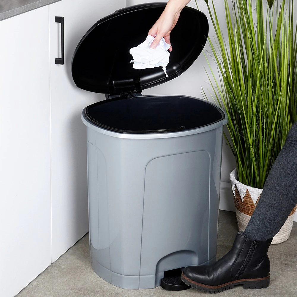 Poubelle à pédale en plastique, grise, 50 l