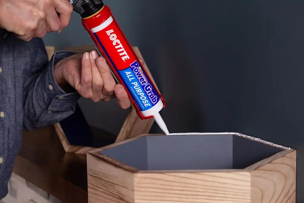 Colle de construction polyvalente