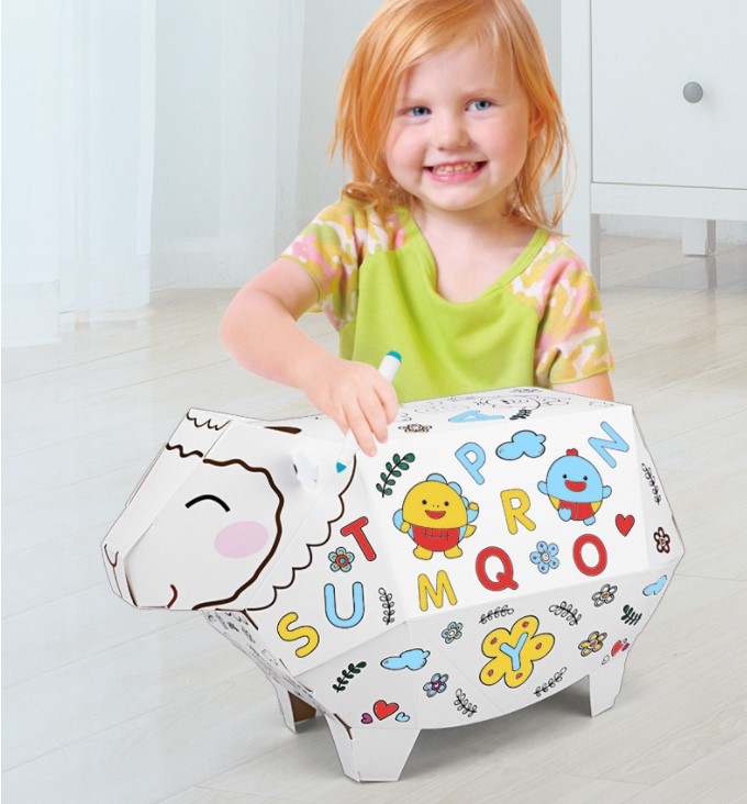 Kit crétif mouton 3D en carton à assembler et colorier. Vendu avec 3 feutres.