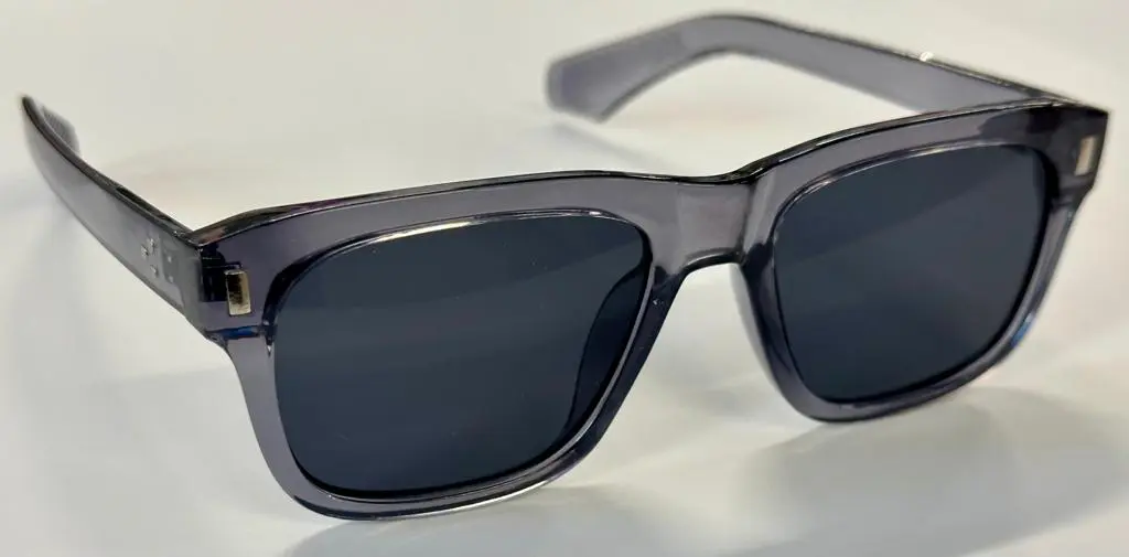 [1- B3683] (1- B3683) Lunettes de soleil Gris fonce. Verres Cat.3. Forte luminosité solaire. CE
