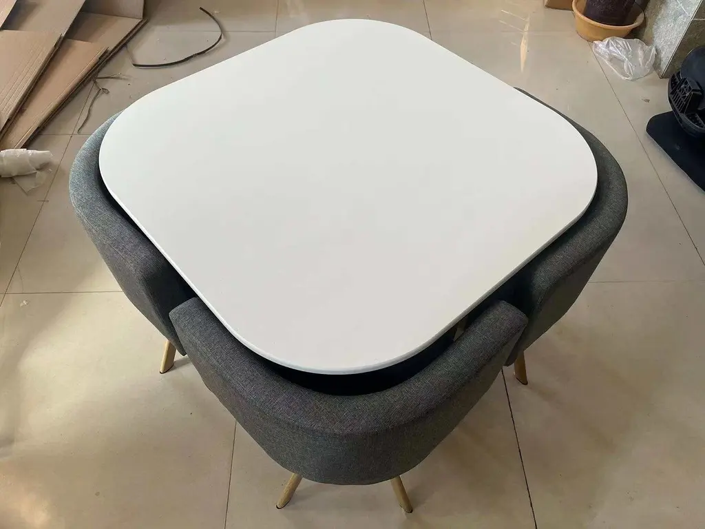 [DLC-RS001G] Table carre blanche et ses 4 chaises (Gris)