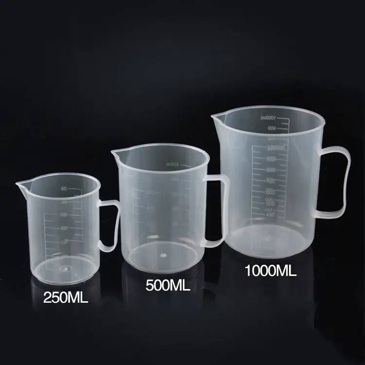 3 graduated plastic measuring cups, 250/500/1000ml.