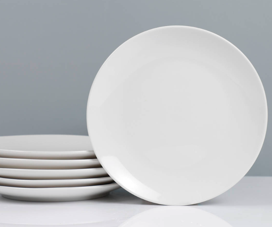 Assiette ronde en porcelaine blanche