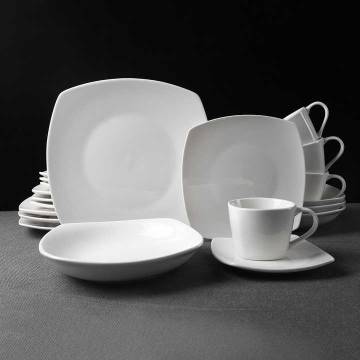 [N2] Service de table 20 pièces en porcelaine blanche.